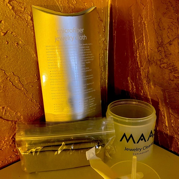 MAAS Jewelry Cleaner & Microfiber Cloth - Picture 2 of 2